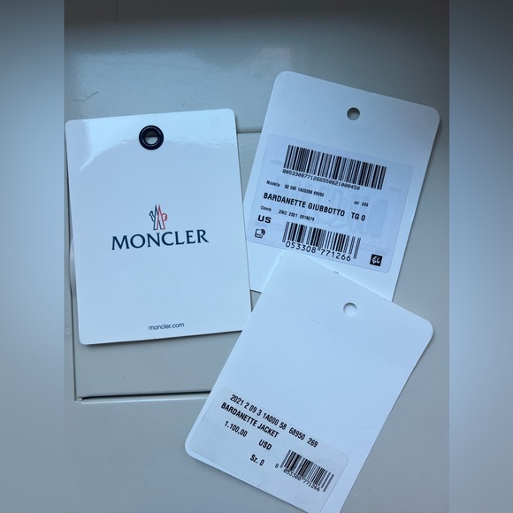 Moncler Cropped Bardanette Jacket - Picture 10 of 10